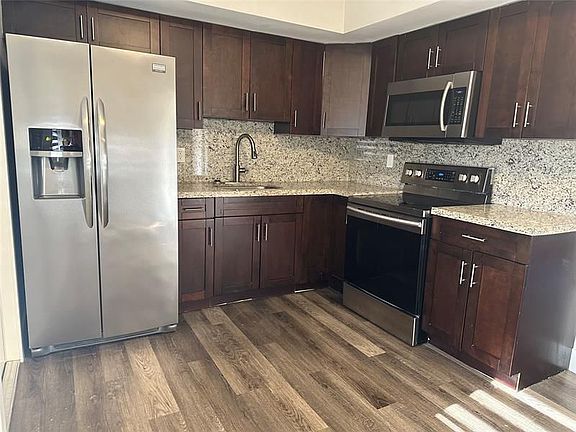 5th image of 4201 SW 54th Ct
