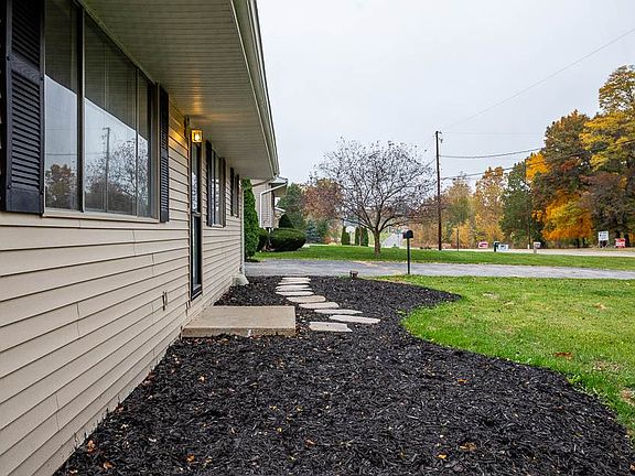 5th image of 4111 Spring Arbor Rd