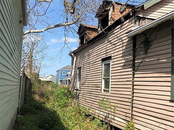 3rd image of 1823 Columbus St