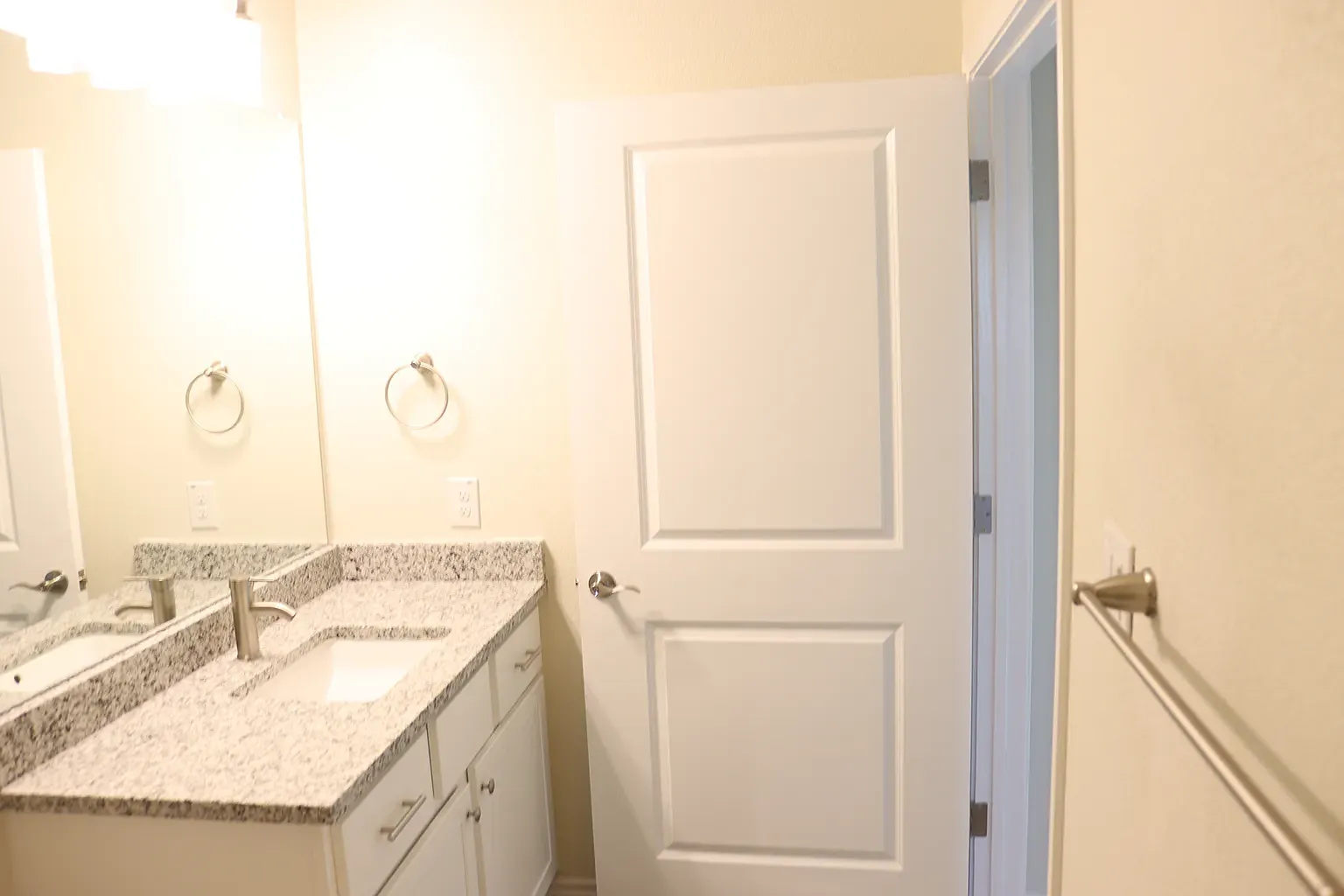 3 bed, 1650 sqft, $1,799 — Photo 4
