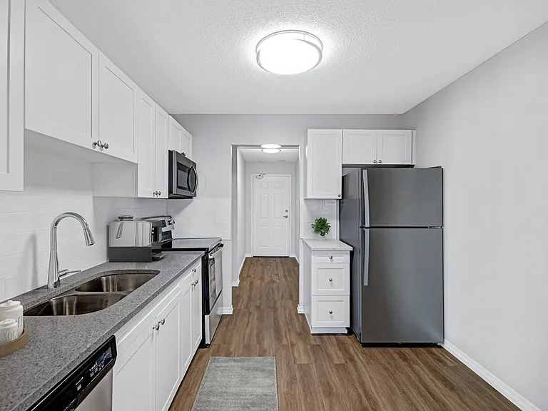 433 King St — Photo 14