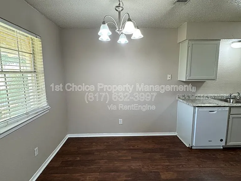 7704 Jennifer Ln — Photo 7