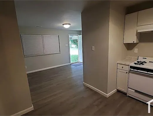 10313 Duke Dr — Photo 2
