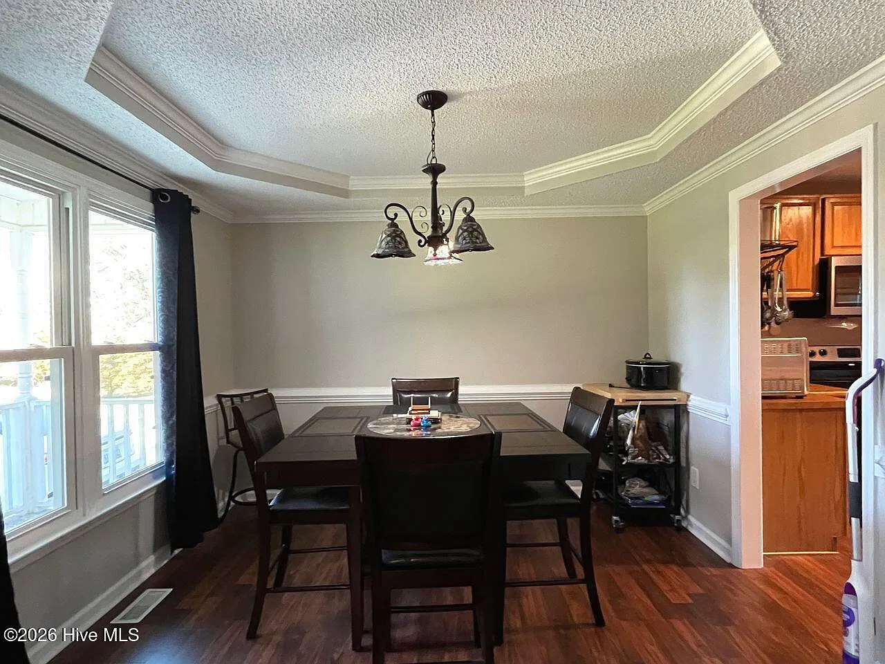 3 bed, 2.5 bath, 2201 sqft, $2,000 — Photo 3