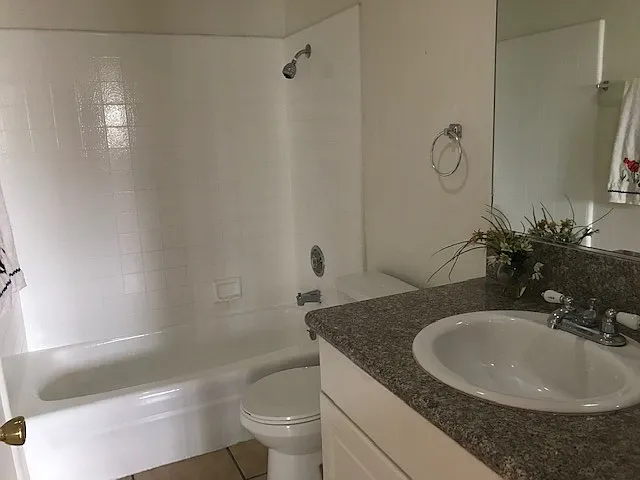 7020 Victoria Ave #8 — Photo 4