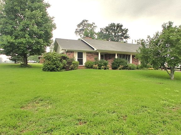 3rd image of 901 Bluebird Ln