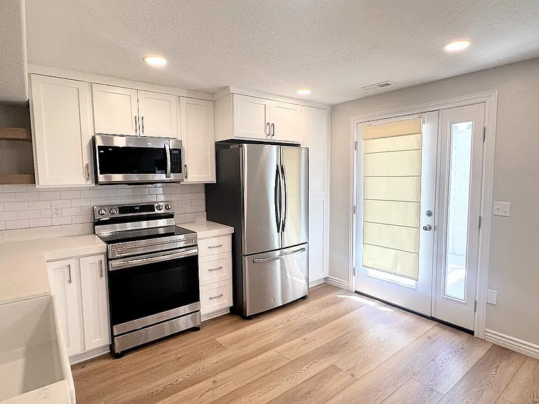 10218 N Bayhill Dr — Photo 3