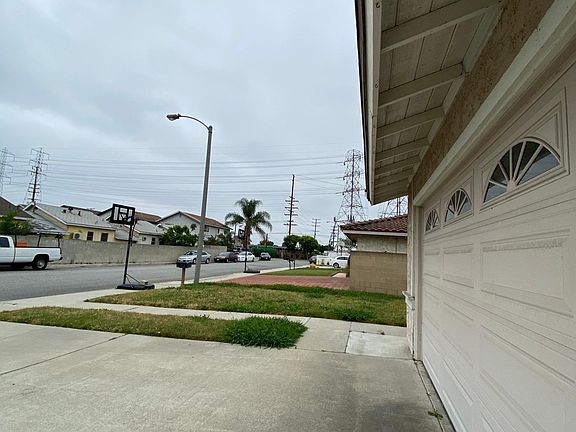 More street parking in this quiet cul-de-sac