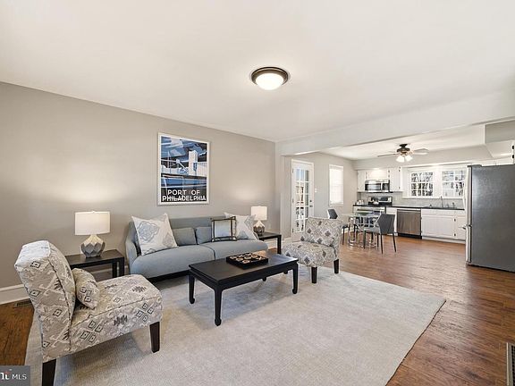 2nd image of 911 Righter St