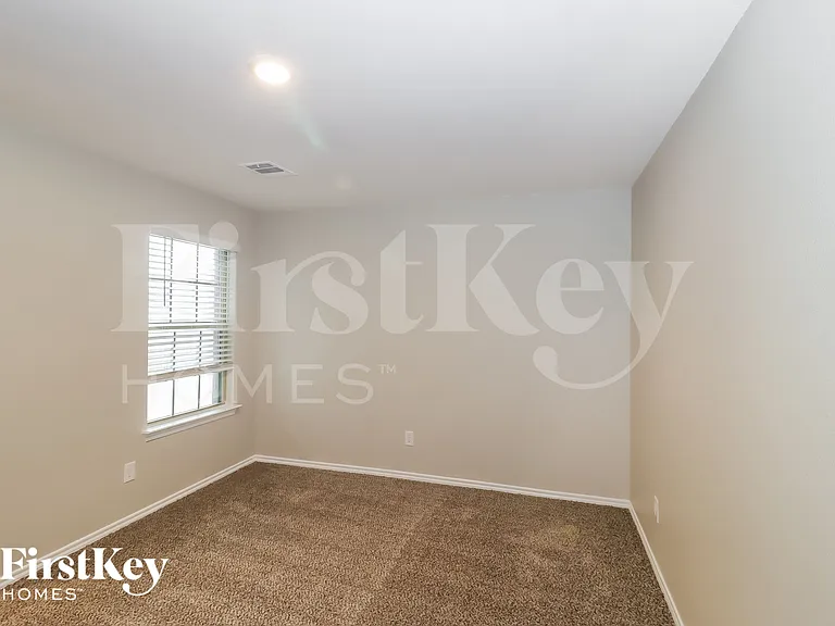 1539 Owen Way — Photo 12