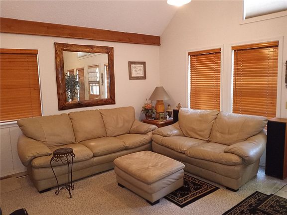 3rd image of 11803 White Oak Dr