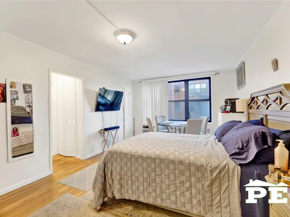 1200 East 53rd Street image 10 of 18