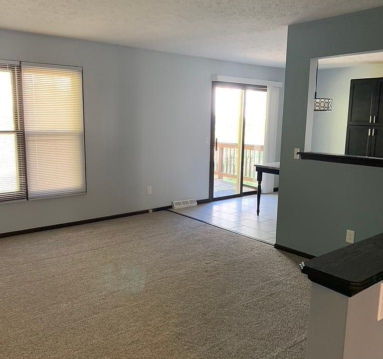large family room witch leads into the kitchen and deck