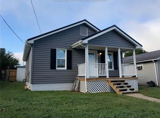 710 7th St, Nitro, WV 25143