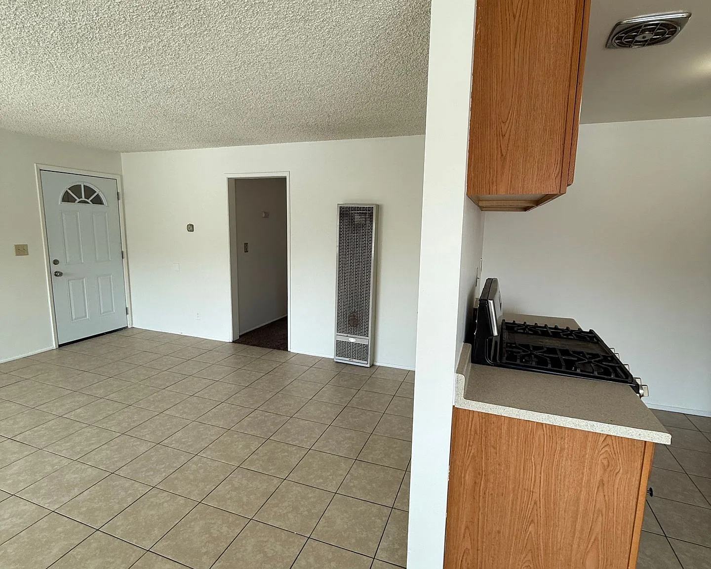 2 bed, 1.5 bath, 1050 sqft, $1,900 — Photo 2