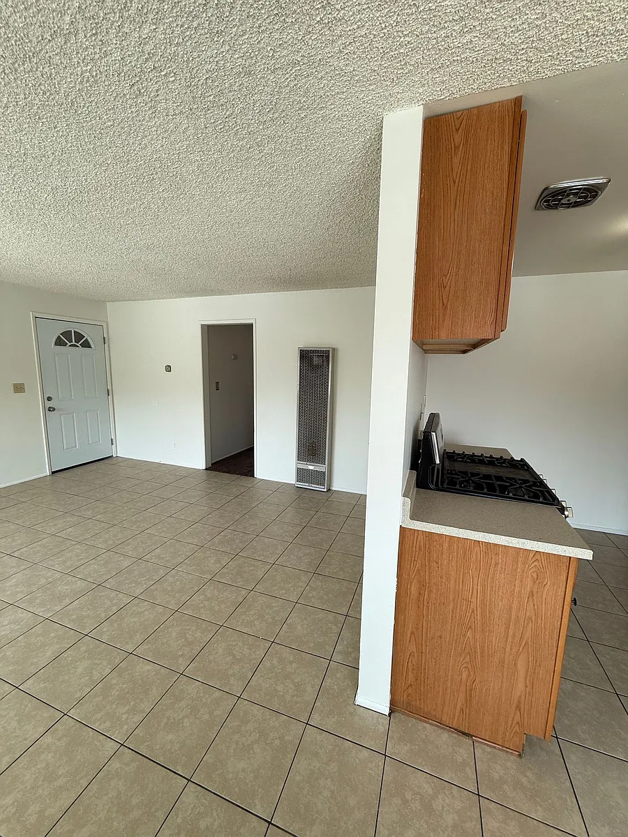 Building Photo - 935 Springfield St #D
