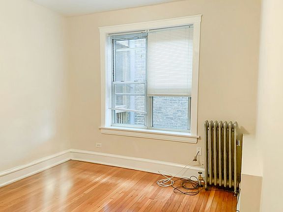 5th image of 1609 W Berteau Ave #2