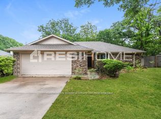 820 Timberoaks Dr, Azle, TX 76020