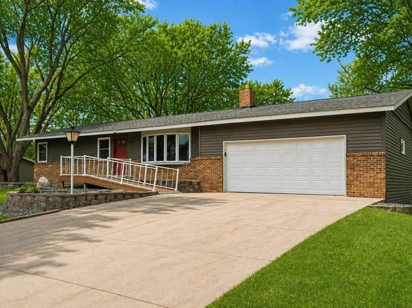 11004 Oak Knoll Ter N, Minnetonka, MN 55305