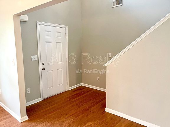 3rd image of 225 Forrest Ln