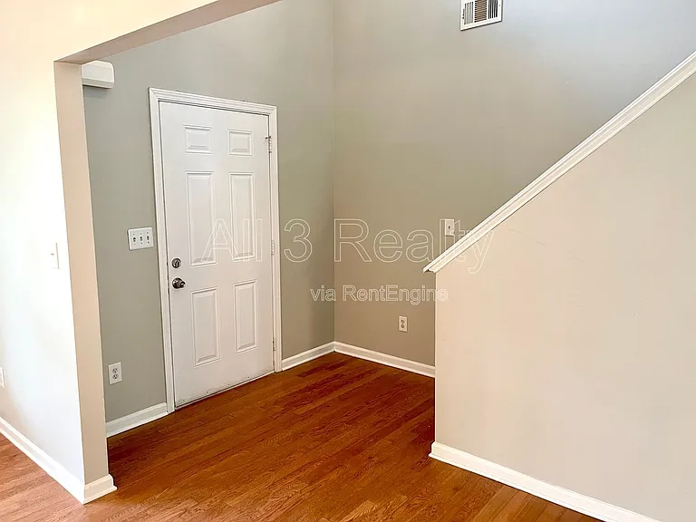225 Forrest Ln — Photo 3