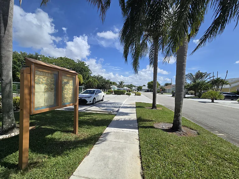 1530 Royal Forest Ct — Photo 49