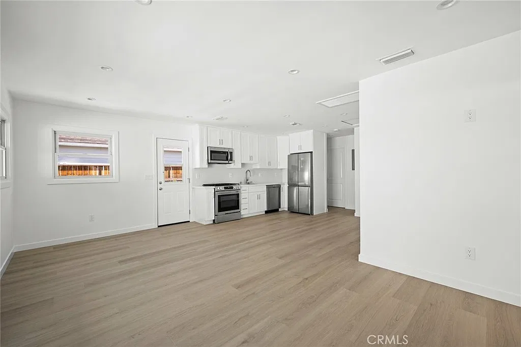 2 bed, 810 sqft, $3,450 — Photo 4