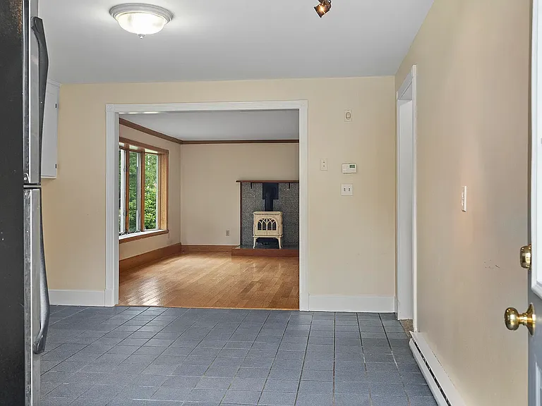 585 Walnut Hill Rd — Photo 11