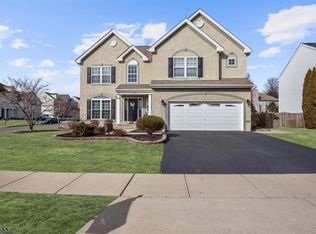 350 Stonehenge Dr, Phillipsburg, NJ 08865