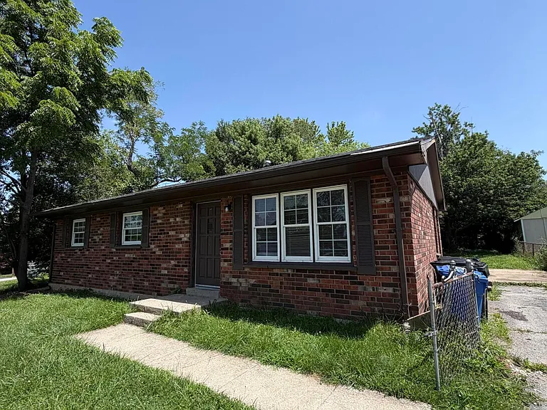 2405 Windwood Ct — Photo 1