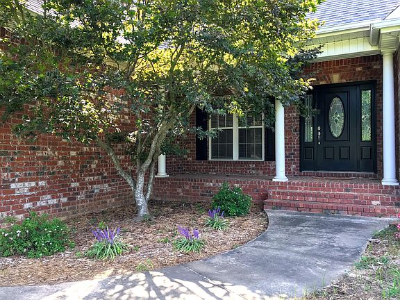 3rd image of 613 Gloria Ln