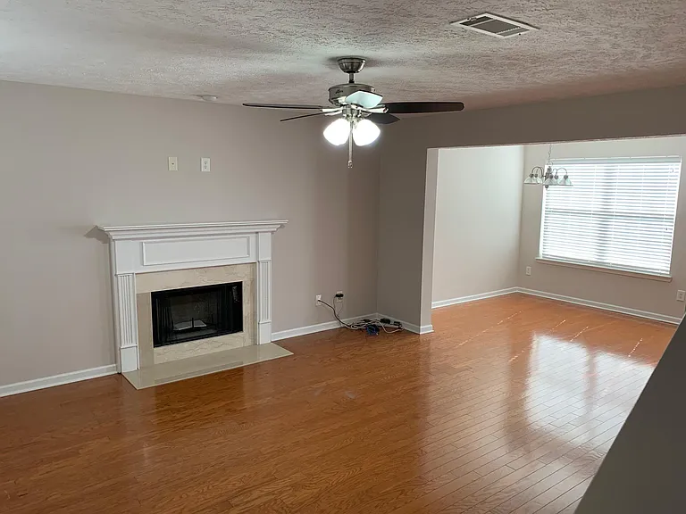 1105 Silvermoon Dr — Photo 3