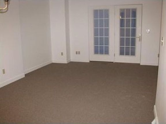 3rd image of 30 School St