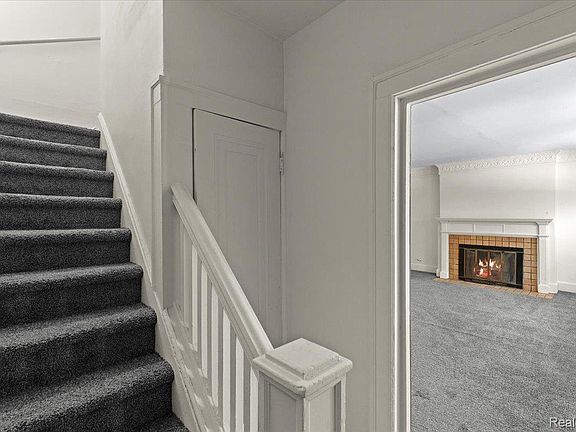 4th image of 2956 Webb St