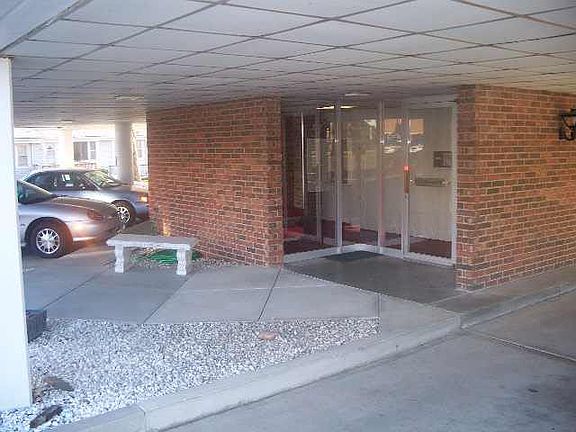 3rd image of 330 N Central Ave Unit 4B