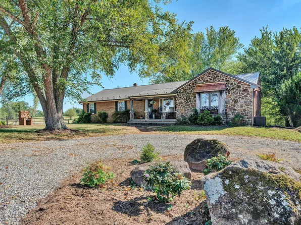 280 Booth Rd, Hardy, VA 24101
