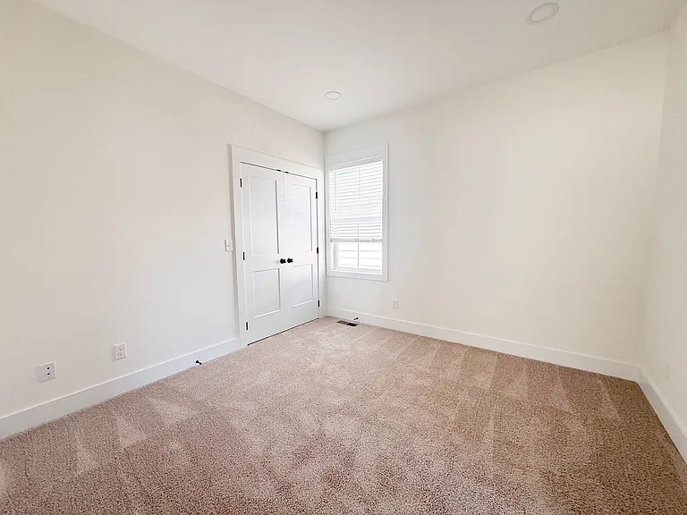 1385 Meridian St — Photo 33