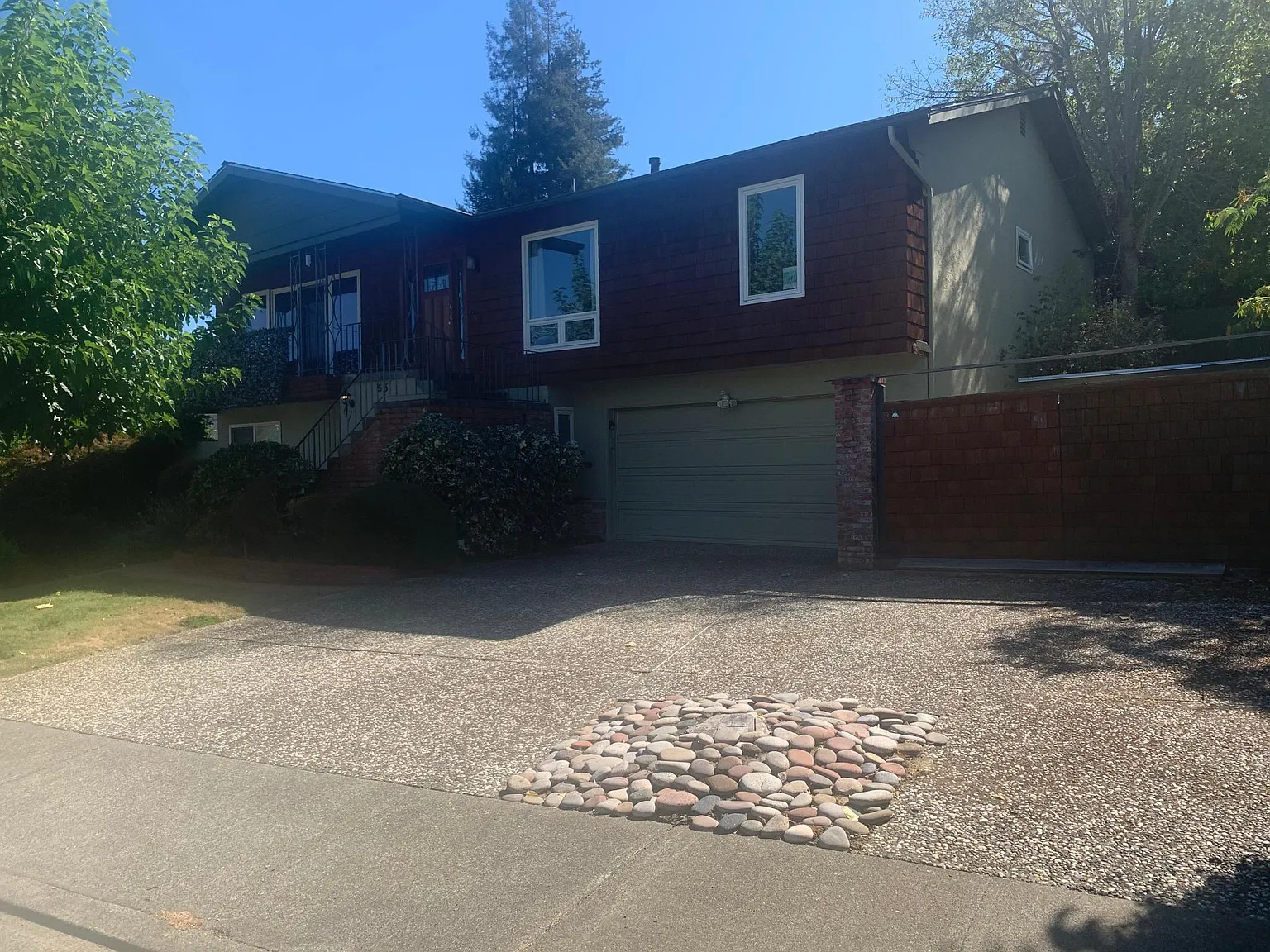 55 Wallace Way photo 1