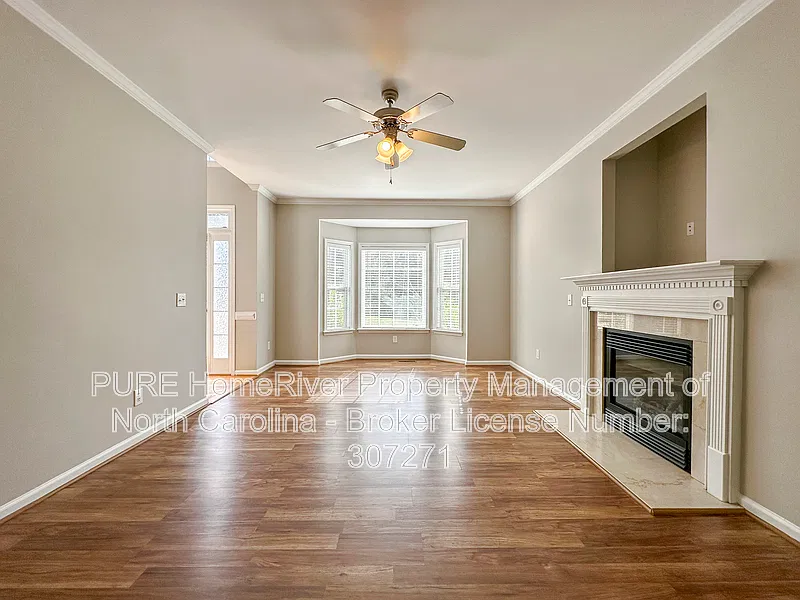 3 bed, 3.0 bath, 2261 sqft, $2,350 — Photo 3
