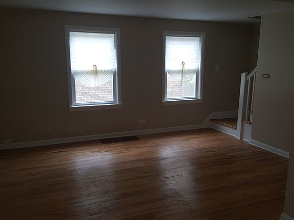 4th image of 11014 S Avenue C