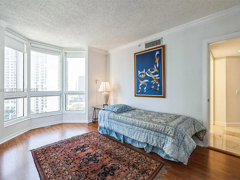 21205 Yacht Club Dr #1802 — Photo 19