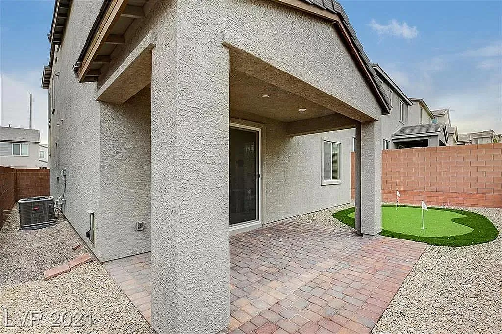 10800 Mulholland Ave — Photo 4