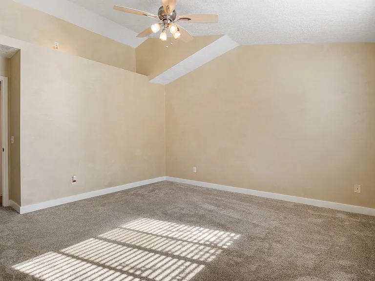 318 E Spyglass Dr — Photo 16