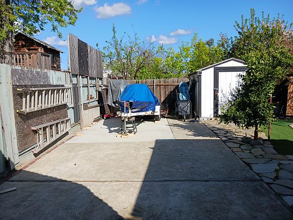 Back area of RV pad and Tuff shed are NOT available to Rent
