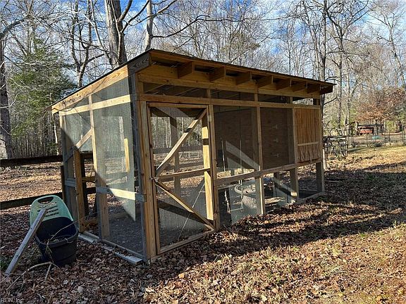 5th image of 1832 Munden Point Rd