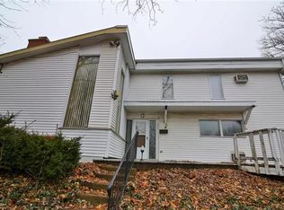 200 Delaware Ln, Whitehall, PA 18052