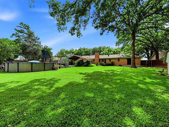3rd image of 17535 Country Club Dr