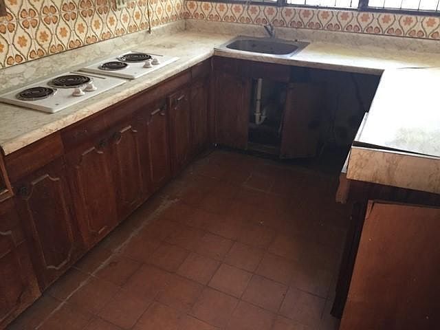 2nd image of 31 Calle J