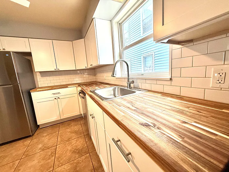 111 Lovering Ave #B — Photo 6