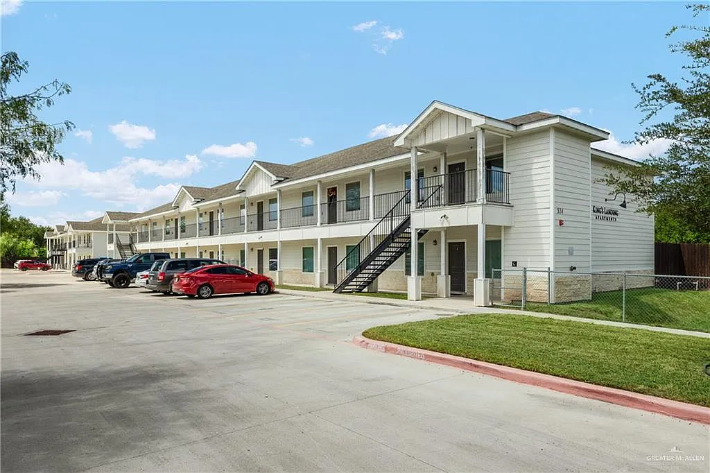 2 bed, 1.0 bath, 11340 sqft, $825 — Photo 1
